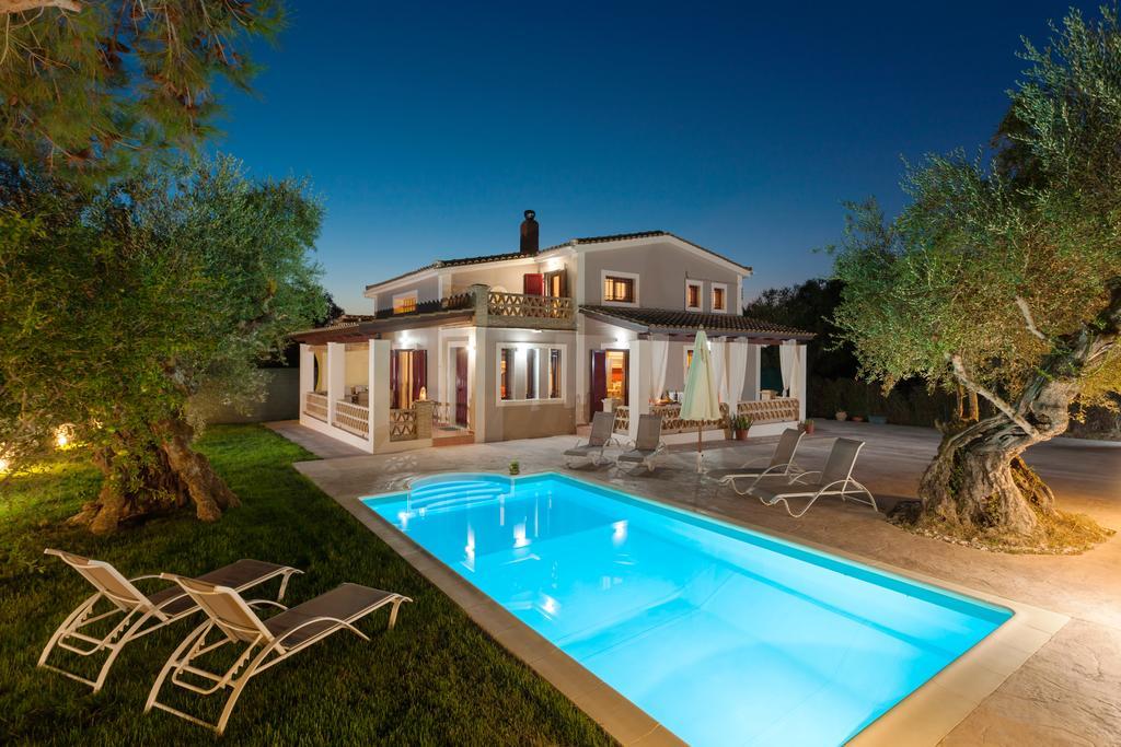Evalexia Villa - Luxury Villa With Private Pool Near Laganas Perfect For Groups By Villa Mana Gers Kalamákion Exterior foto