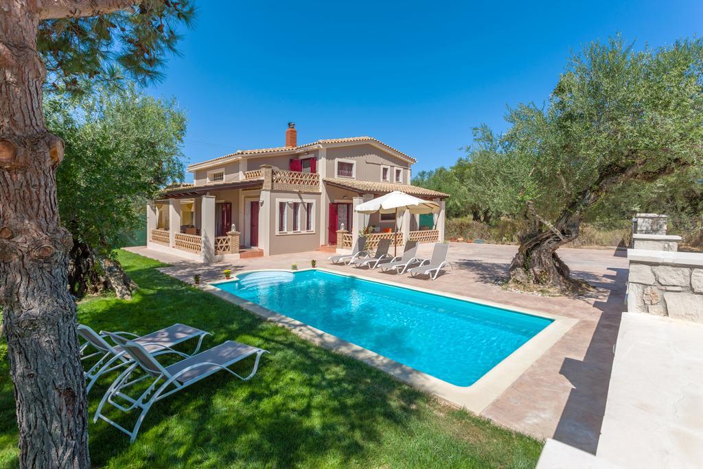 Evalexia Villa - Luxury Villa With Private Pool Near Laganas Perfect For Groups By Villa Mana Gers Kalamákion Exterior foto