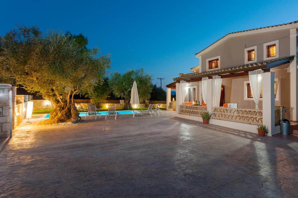 Evalexia Villa - Luxury Villa With Private Pool Near Laganas Perfect For Groups By Villa Mana Gers Kalamákion Exterior foto